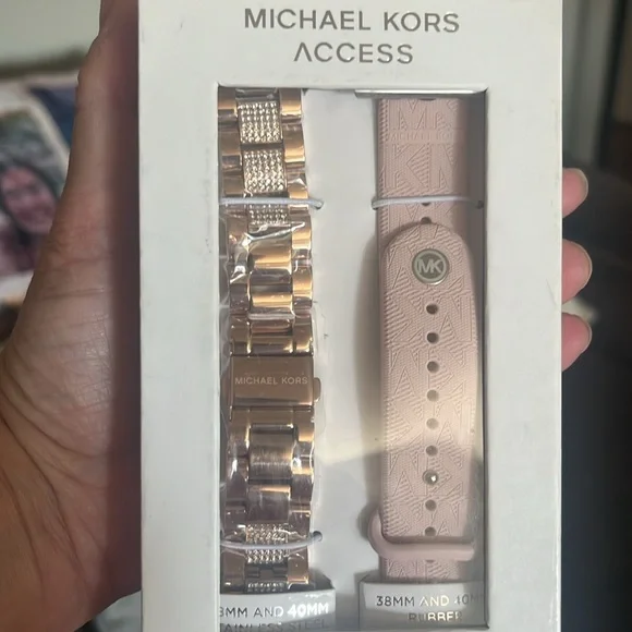 Michael Kors Pavé Rose Gold-Tone and Logo Strap for Apple Watch® Gift Set NWT - Picture 7 of 11